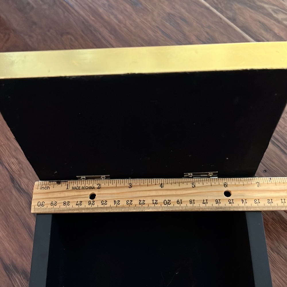 Rectangle gold metal & glass mirror design end lid that opens to a jewelry box​ - Picture 5 of 9